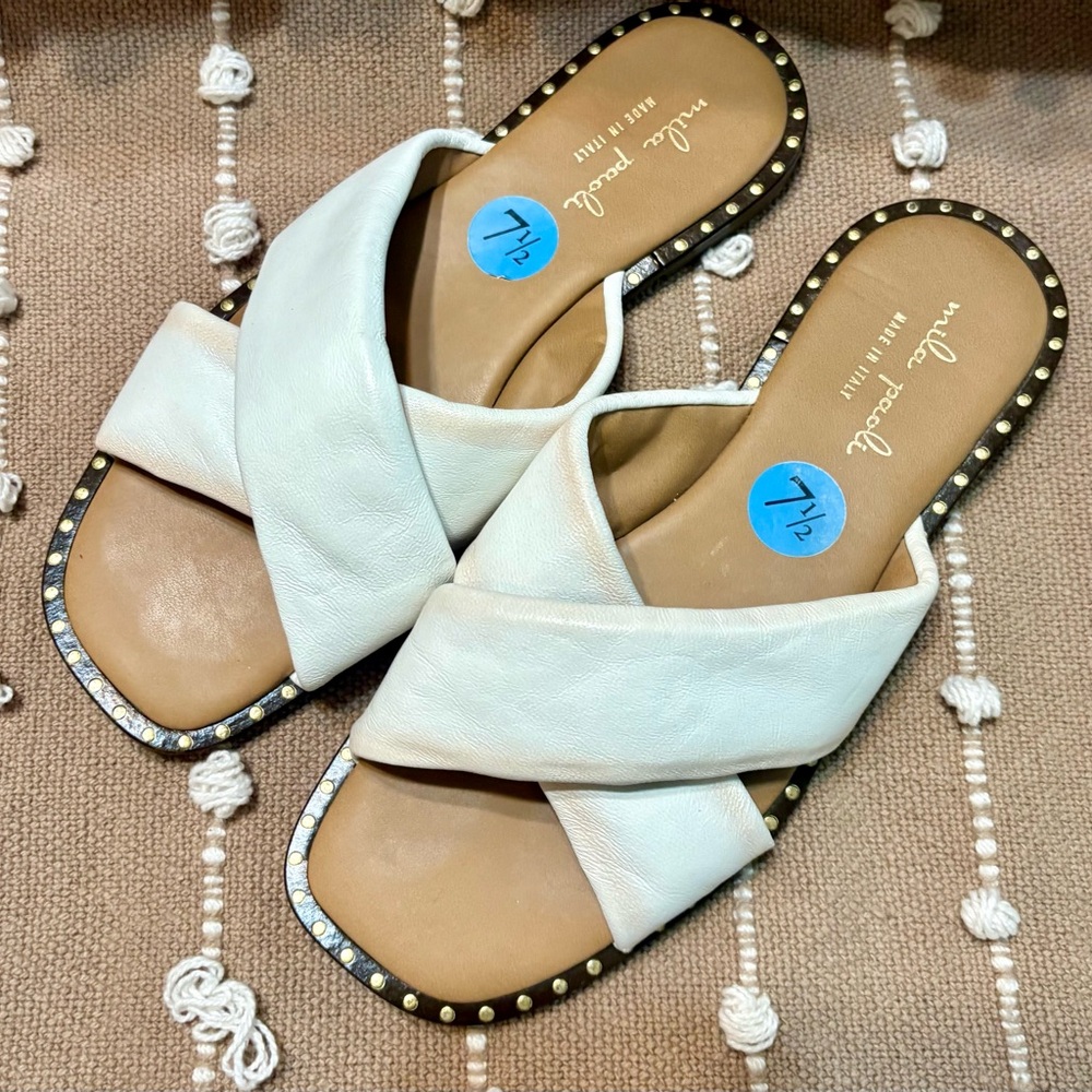 Mila Paoli Women sandals White Slides Flat Size 7 1/2 Casual Puffy Leather